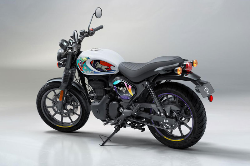 Môtô động cơ 349cc, phanh ABS, giá gần 43 triệu đồng