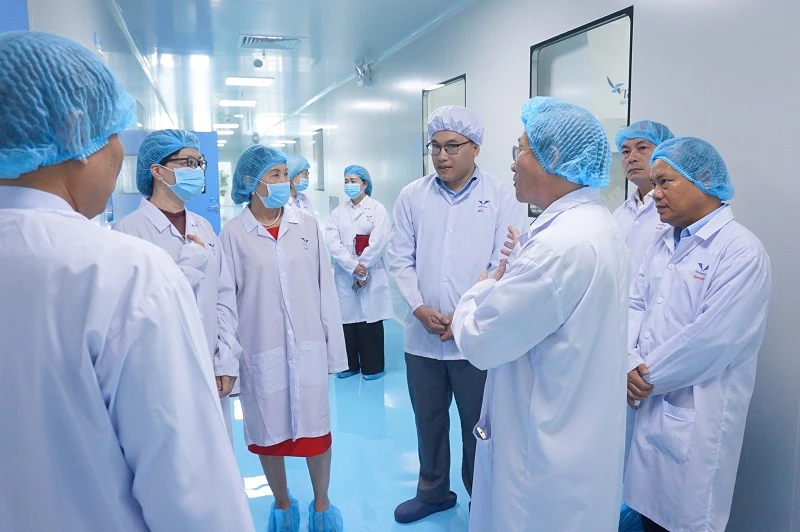 Bà Nguyễn Thị Thanh Lịch – Phó Chủ tịch UBND tỉnh Gia Lai, đến thăm và làm việc tại cụm nhà máy sản xuất thuốc điều trị ung thư hiện đại bậc nhất Việt Nam của Bidiphar tại Khu kinh tế Nhơn Hội. 