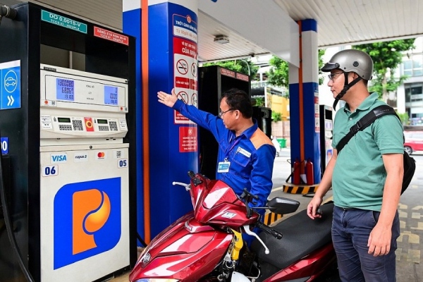 Giá xăng dầu đồng loạt giảm, RON 92 xuống dưới 25.000 đồng/lít