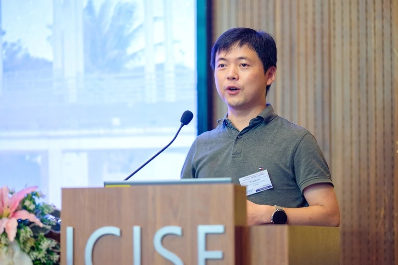 GS Guangwei Hu - Trường Kỹ thuật Điện và Điện tử, Đại học Công nghệ Nanyang (Singapore) chia sẻ tại hội thảo.