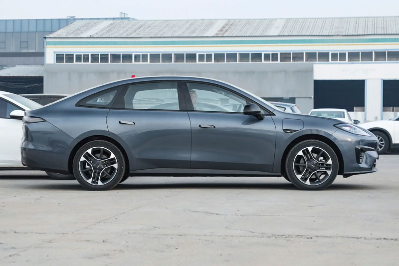 Xe sedan hạng D công suất 201 mã lực, giá gần 350 triệu đồng