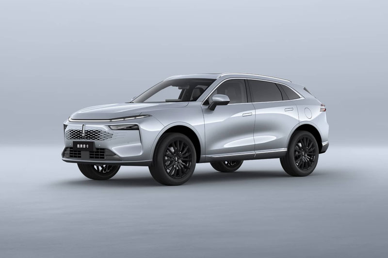 Xe gầm cao hạng D công suất 476 mã lực, giá hơn 710 triệu đồng