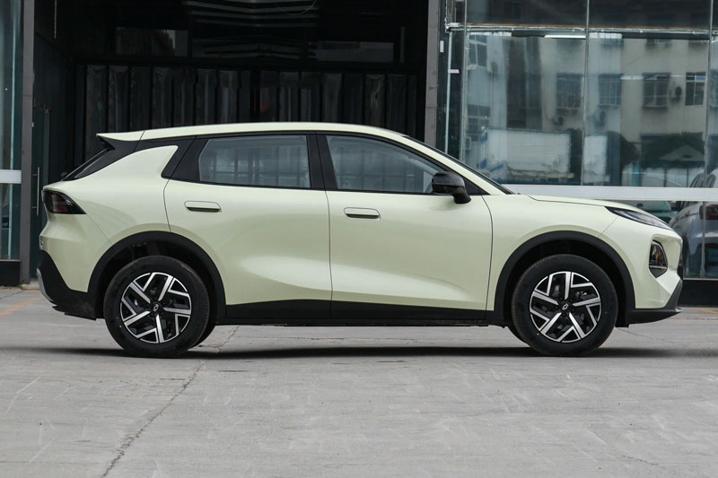 SUV hạng C trang bị tiên tiến, ngoại hình bắt mắt, giá gần 350 triệu đồng