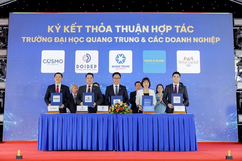 Trường Đại học Quang Trung ký kết thoả thuận hợp tác với các doanh nghiệp trong hệ sinh thải để hỗ trợ tối đa cho sinh viên. 