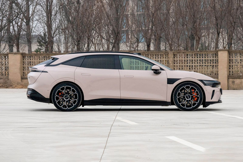 Xe điện thiết kế thể thao, công suất 795 mã lực, giá gần 750 triệu đồng