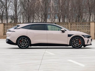 Xe điện thiết kế thể thao, công suất 795 mã lực, giá gần 750 triệu đồng