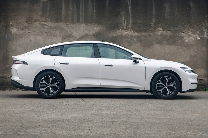 Xe sedan cùng phân khúc với Toyota Camry, công suất 286 mã lực, giá hơn 420 triệu đồng