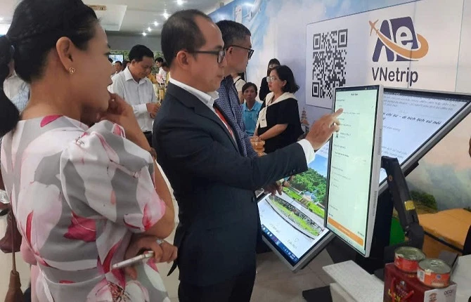 Thương mại điện tử được các doanh nghiệp đưa lên sàn, người tiêu dùng chọn lựa sản phẩm nhanh lẹ, dễ dàng tra cứu nguồn gốc xuất xứ.