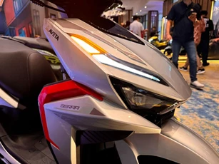 Xe tay ga 125cc, thiết kế đẹp, màn hình LCD, giá gần 34 triệu đồng