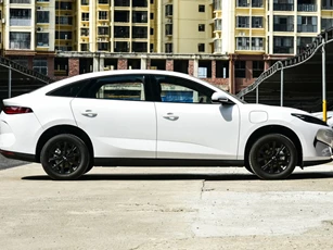 Xe sedan hạng C giá gần 370 triệu đồng có gì đáng chú ý?