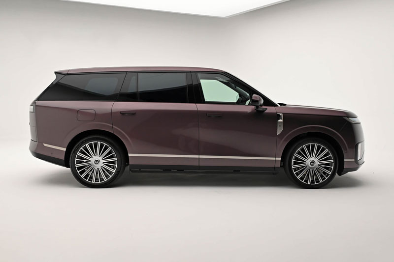 SUV hạng sang dài gần 5,3 mét, công suất 577 mã lực, giá hơn 1,5 tỷ đồng