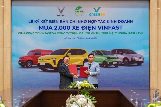 Thay thế xe xăng, một hãng taxi mua 2.000 xe điện VinFast