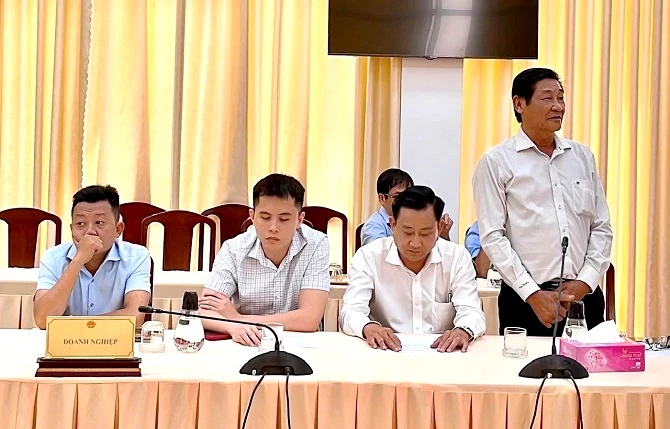 Ảnh 2- Đại diện các doanh nghiệp kinh doanh gạo xuất khẩu đề xuất các giải pháp tiêu thụ lúa Đông Xuân.