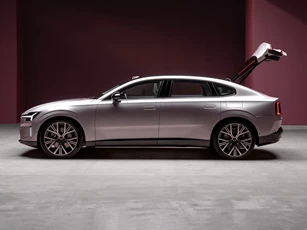 Xe sedan hạng sang công suất 671 mã lực, giá gần 1,7 tỷ đồng, so kè cùng Mercedes-Benz EQE