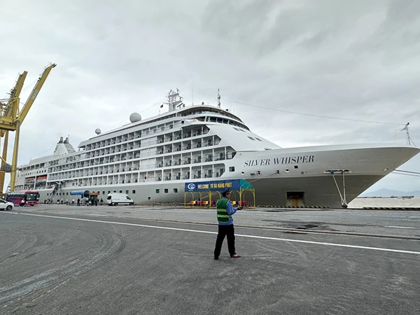 Cảng Đà Nẵng có nhiều kinh nghiệm trong việc đón các siêu tàu du lịch biển quốc tế cập bến cảng Tiên Sa.