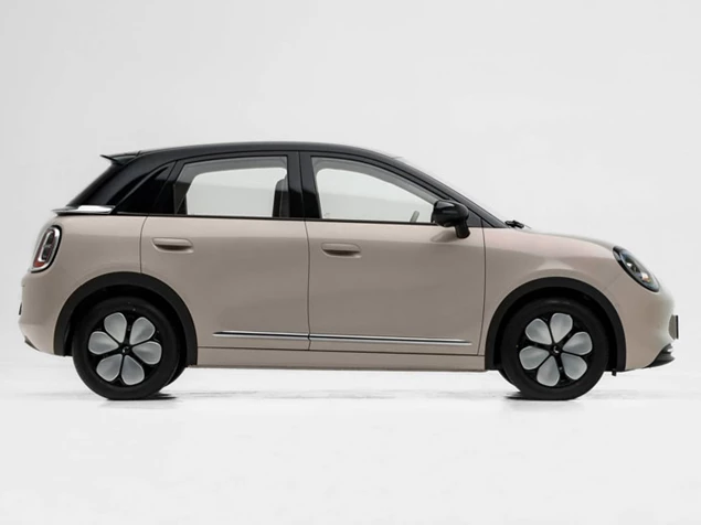 Xe điện dài hơn 4 mét, giá hơn 220 triệu đồng khiến khách hàng mê mẩn