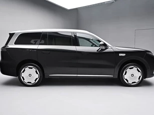 SUV hạng sang lớn hơn BMW X7, công suất 724 mã lực, giá gần 850 triệu đồng