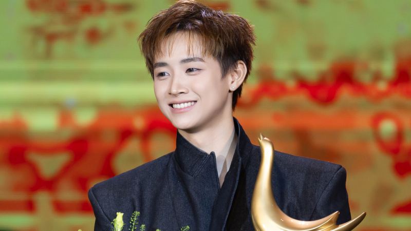 Vừa debut, CongB vinh dự nhận cúp 'Nghệ sĩ mới của năm'