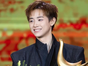 Vừa debut, CongB vinh dự nhận cúp 'Nghệ sĩ mới của năm'