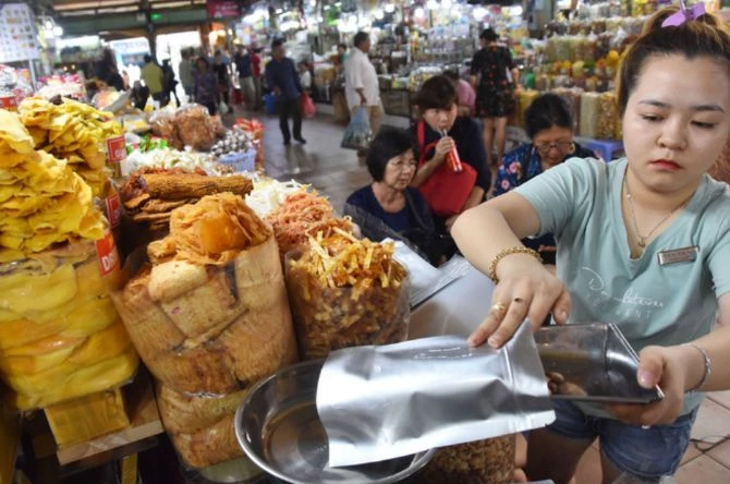 Theo Dự thảo mới của Bộ Tài chính, Chính phủ sẽ quyết định ngưỡng doanh thu chịu thuế của hộ và cá nhân kinh doanh.