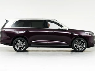 SUV hạng sang dài gần 5,3 mét, công suất 748 mã lực, giá hơn 1,4 tỷ đồng