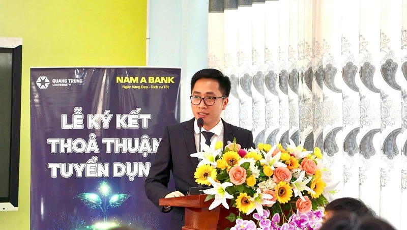 TS Tô Bá Lâm – Hiệu trưởng Trường Đại học Quang Trung, chia sẻ thông tin.