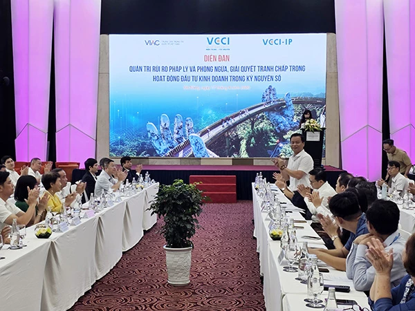 Diễn đàn do VIAC và VCCI Miền Trung - Tây Nguyên tổ chức tại Đà Nẵng ngày 17/4.