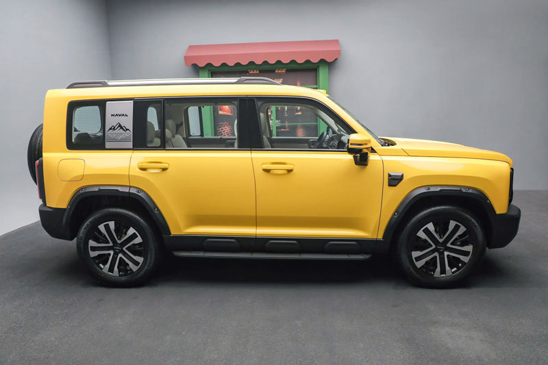 SUV địa hình 7 chỗ, công suất 443 mã lực, giá hơn 730 triệu đồng