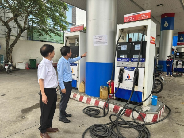 Xử phạt 3 doanh nnghiệp đầu mối vi phạm quy định dự trữ xăng dầu

