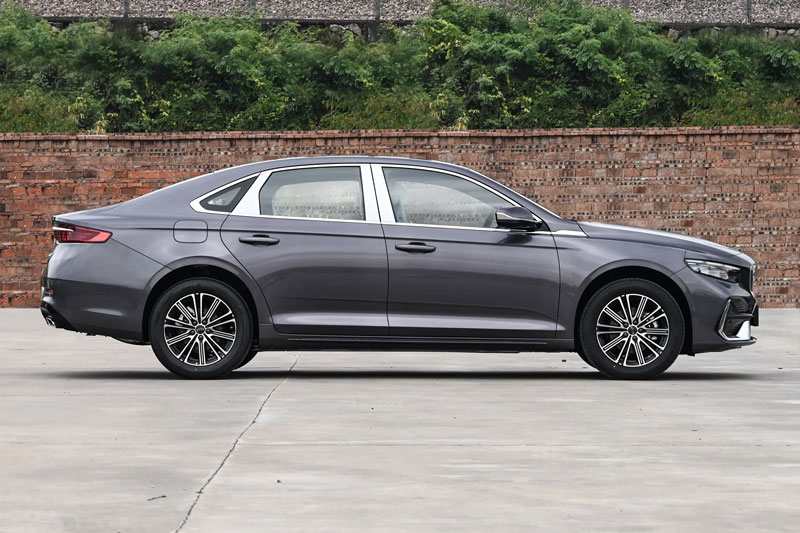 Xe sedan công suất 313 mã lực, siêu tiết kiệm xăng, giá hơn 410 triệu đồng