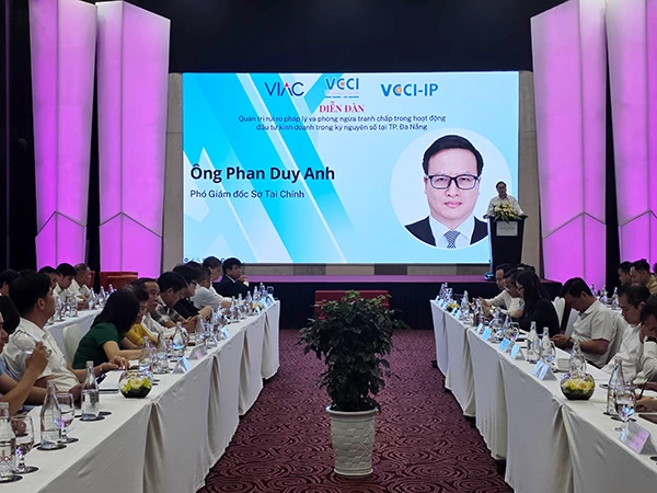 Phó Giám đốc Sở tài chính Đà Nẵng Phan Duy Anh phát biểu tại diễn đàn.