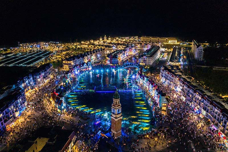 Phú Quốc United Center: Từ 'tâm điểm không ngủ' đến 'vũ trụ lễ hội' 