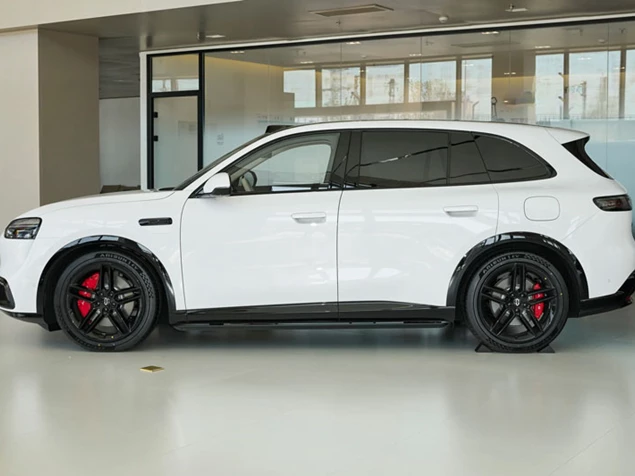 SUV hạng sang dùng hệ thống treo khí nén, công suất 245 mã lực, giá hơn 1 tỷ đồng