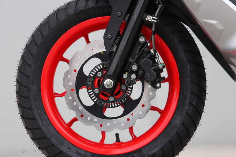 Xe tay ga thể thao động cơ 174cc, phanh ABS, giá hơn 100 triệu đồng