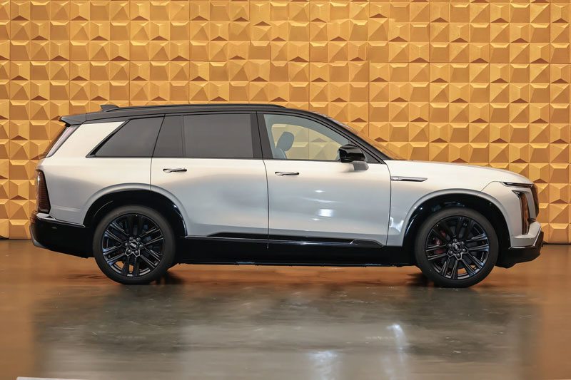 ‘SUV chủ tịch’ công suất 443 mã lực, giá hơn 1,8 tỷ đồng