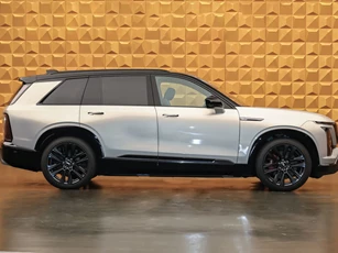 ‘SUV chủ tịch’ công suất 443 mã lực, giá hơn 1,8 tỷ đồng