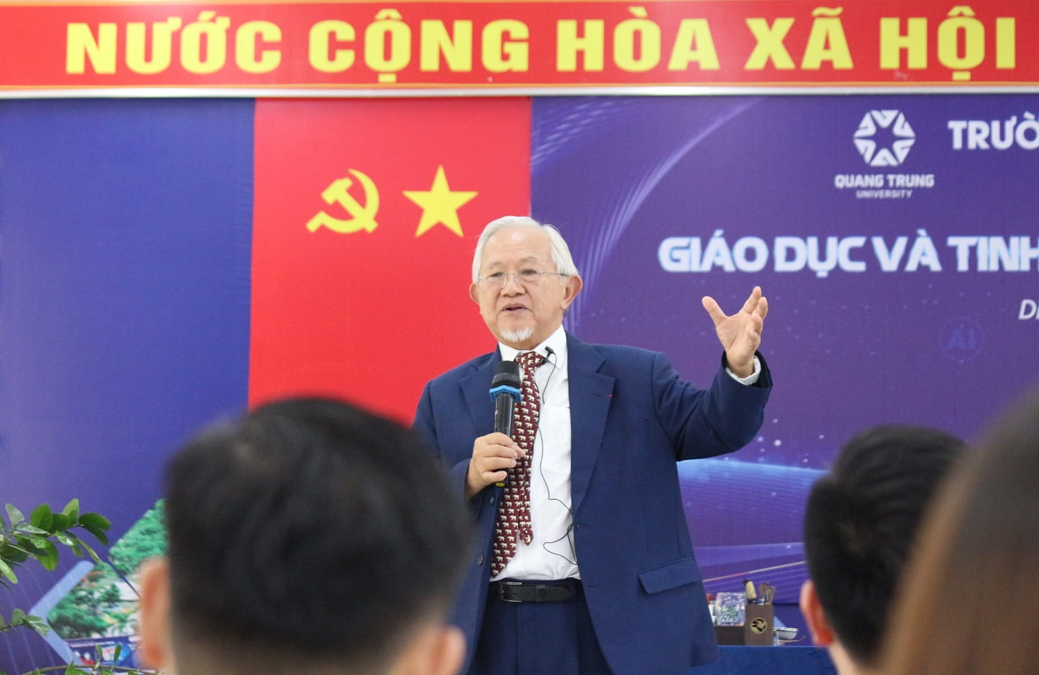 GS Phan Văn Trường: Doanh nghiệp phải tạo giá trị trước khi kiếm tiền