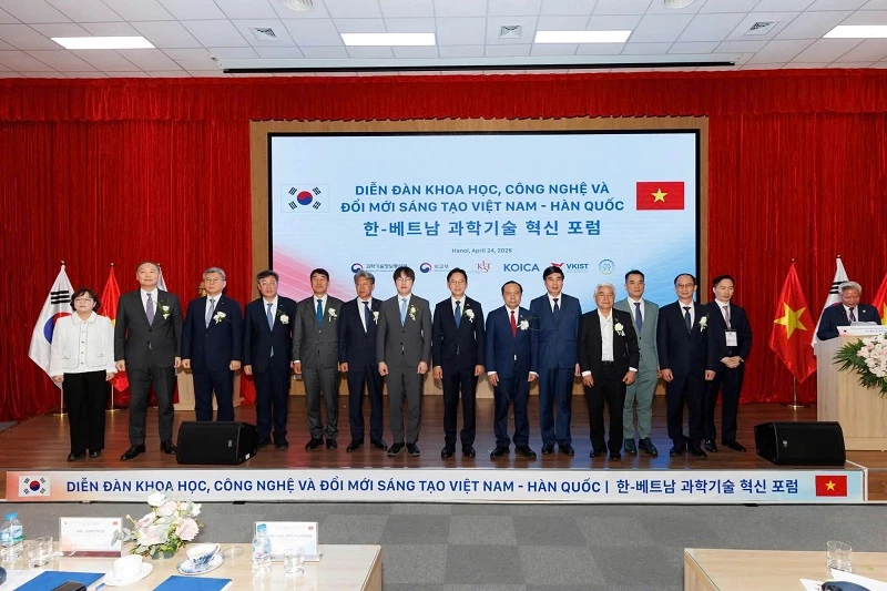 Ông Lâm Hải Giang - Phó Chủ tịch UBND tỉnh Gia Lai () tham dự diễn đàn và đã ký kết MoU với Viện Thiên văn và Khoa học Vũ trụ Hàn Quốc (KASI).