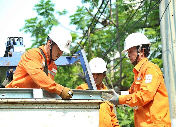 Điện lực Đà Nẵng chủ động bảo đảm cung cấp điện phục vụu dịp lễ Giỗ Tổ Hùng Vương, 30/4 - 1/5 trên địa bàn thành phố.