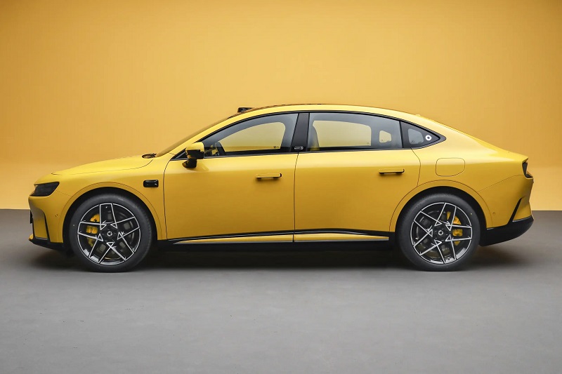 Mercedes-Benz ra mắt sedan hạng D công suất 435 mã lực, tiêu thụ 3,9 lít xăng/100 km, giá hơn 730 triệu