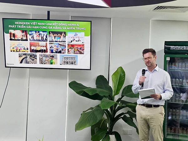 Ông James Crampton thông tin về việc Heineken tiếp tục mở rộng đầu tư tại Đà Nẵng. 