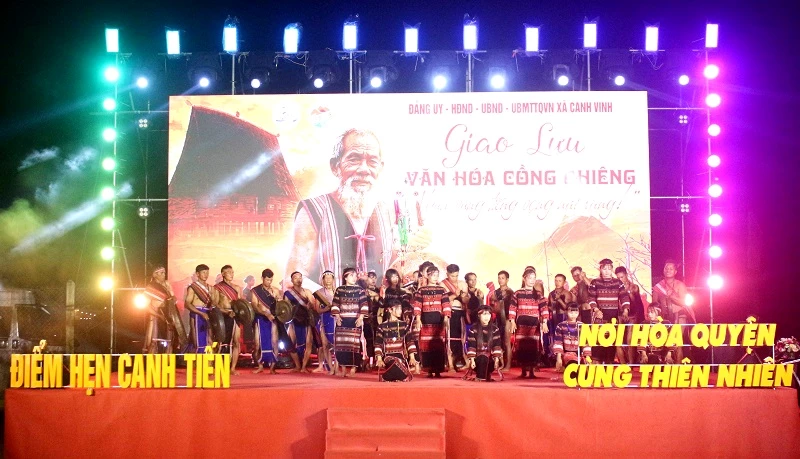 Chương trình nghệ thuật là cách Canh Tiến kể lại câu chuyện văn hóa qua nhiều thế hệ.