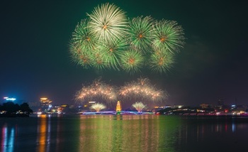 Phú Thọ rực rỡ pháo hoa đêm trước ngày Giỗ Tổ Hùng Vương
