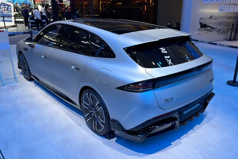 Xe gầm cao dài gần 5 mét, trang bị tiên tiến, giá gần 700 triệu đồng