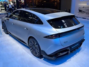 Xe gầm cao dài gần 5 mét, trang bị tiên tiến, giá gần 700 triệu đồng