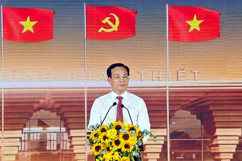 Chủ tịch UBND tỉnh Lâm Đồng Hồ Văn Mười phát biểu tại buổi lễ.