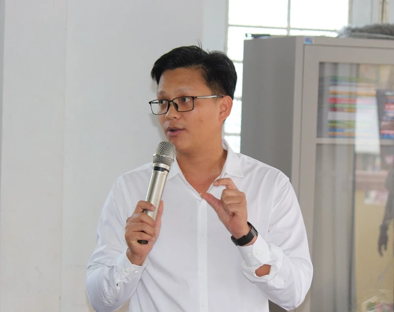 Ông Đoàn Duy Thoại – Nhà sáng lập Kifa Travel, trao đổi từ thực tế khảo sát tại địa phương.  