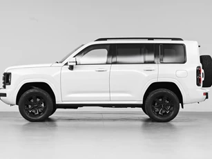 SUV địa hình dài hơn 5 mét, lội nước 800 mm, giá gần 800 triệu đồng