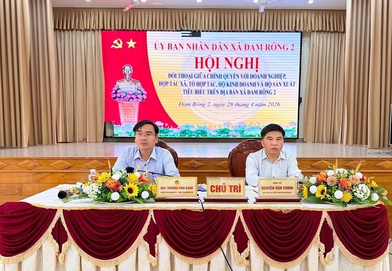 Lãnh đpạ UBND xã Đam Rông 2 chủ trì hội nghị.