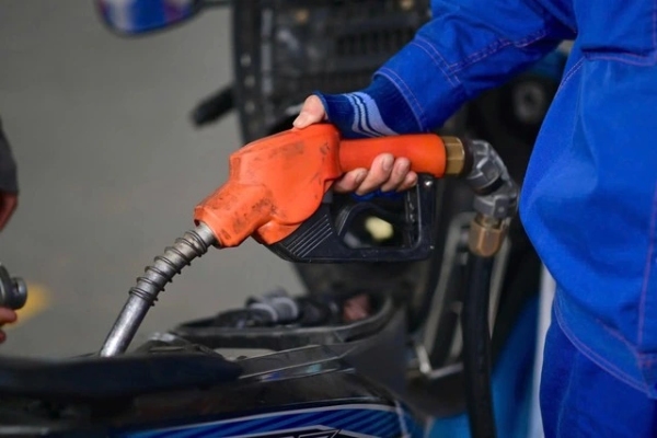 Xăng dầu đồng loạt tăng giá trước nghỉ lễ 30/4